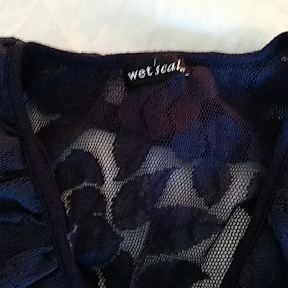 Tops - Picture 2 of 3